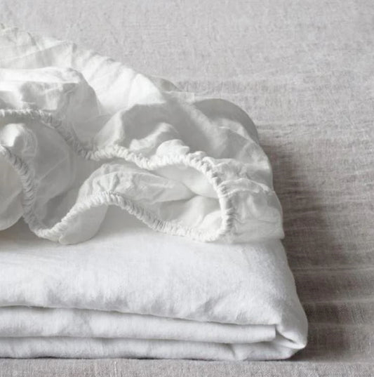 Hochwertiges Spannbettlaken aus 100% Leinen Weiß in skandinavischem Stil des litauischen Herstellers Linen Tales