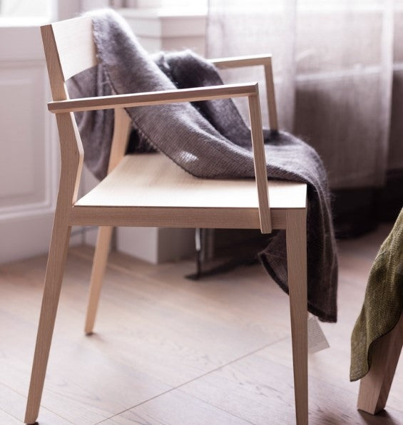 Skandinavische Möbel überzeugen durch hohe Qualität und exzellentes Design. Im Bild ist Stuhl AIR plus von Mint Furniture