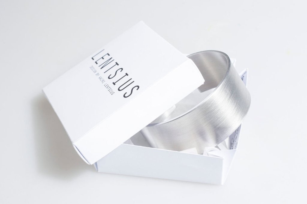 Geschenkbox für Armband PILOT aus Aluminium des estnischen Herstellers Lentsius
