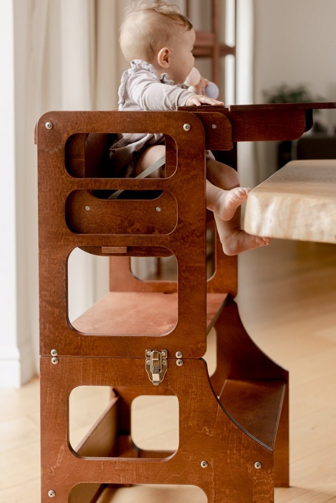 Babyhochstuhl und Lernturm kombiniert, Reto-Design des lettischen Herstellers Duck Woodworks