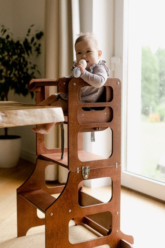 Babyhochstuhl und Lernturm kombiniert, Reto-Design des lettischen Herstellers Duck Woodworks