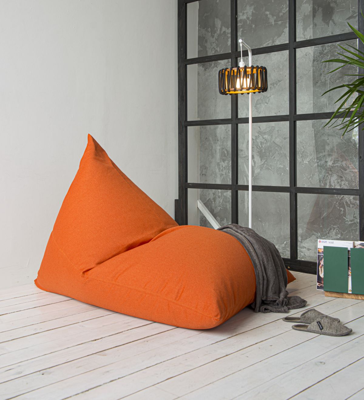 XXL-Sitzsack RAZZMATAZZ mit orangefarbenem Stoff; Hersteller: Slowdown