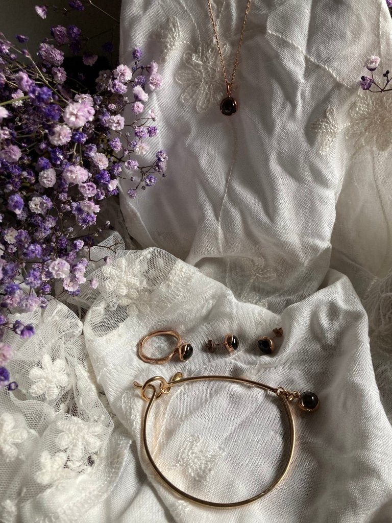 Blossom-Silberschmuck-Set mit Ring, Ohrstecker und Armreif von Hyrv
