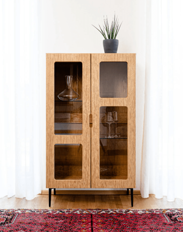 Esszimmer-Vitrine NOBLE klein des estnischen Herstellers Radis