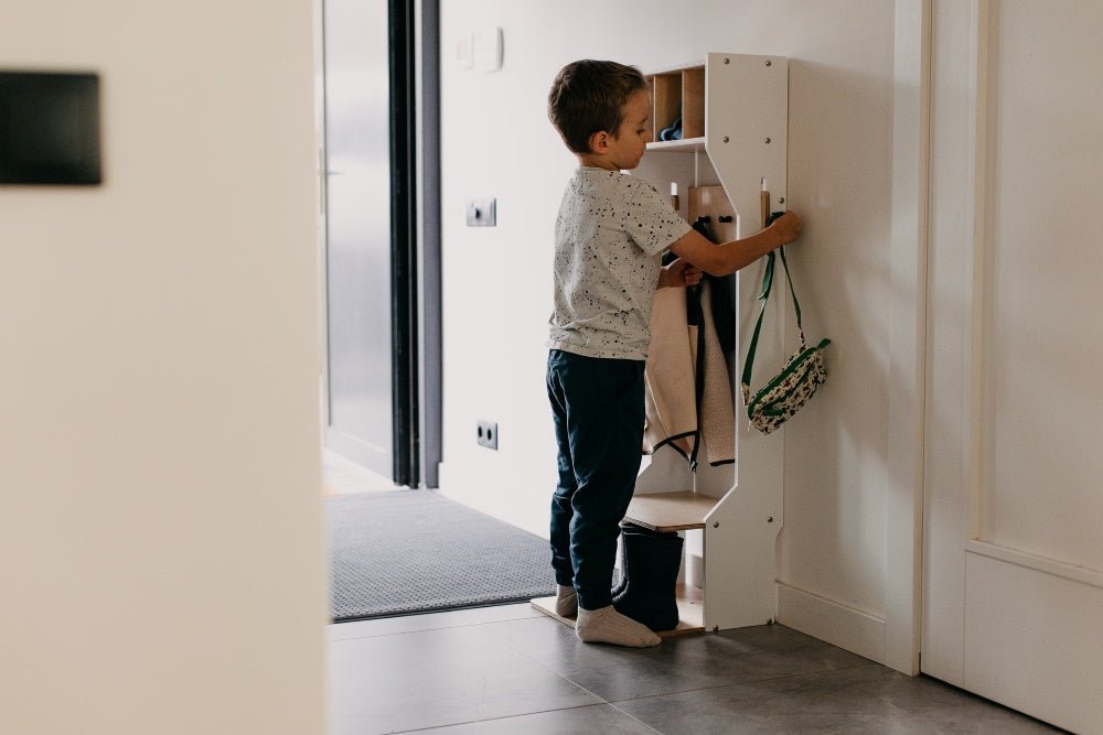 Kindergarderobe mit Sitzbank in skandinavischem Design weiß von Duck Woodworks