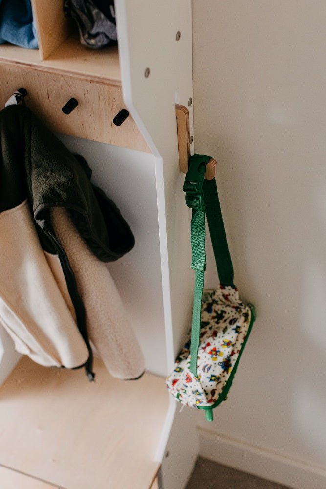 Kindergarderobe mit Sitzbank in skandinavischem Design weiß von Duck Woodworks