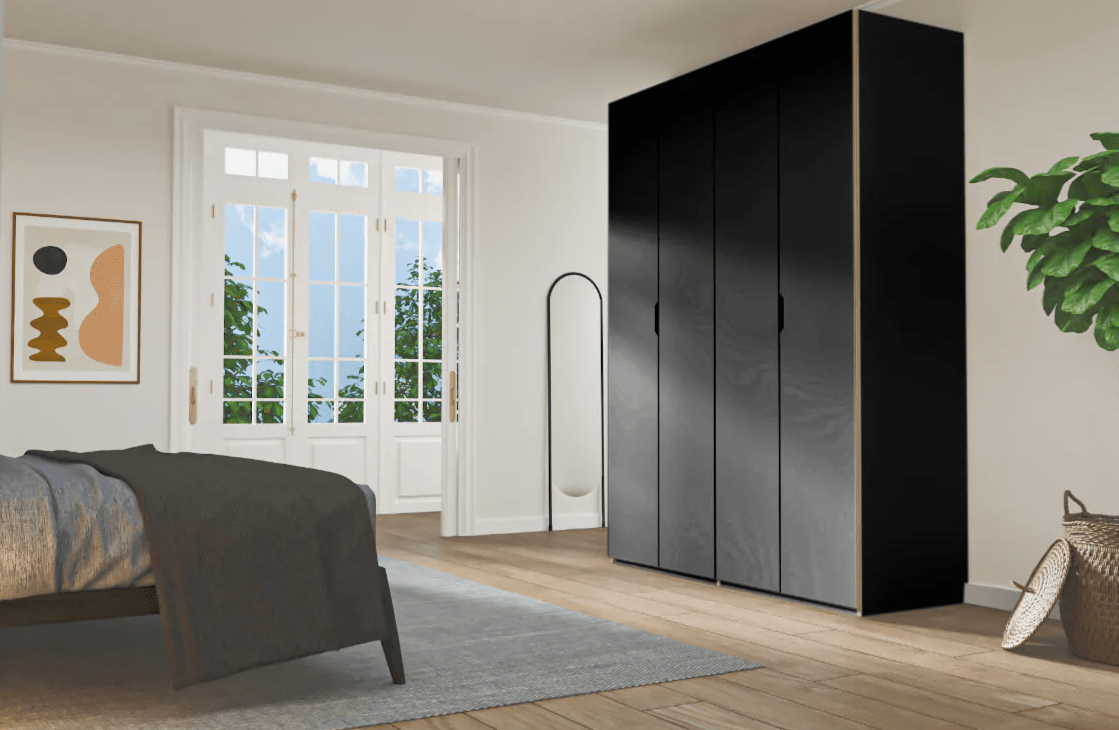 Kleiderschrank NOBLE 4-türig in Schwarz mit unsichtbaren Schubladen in einem hellen Schlafzimmer