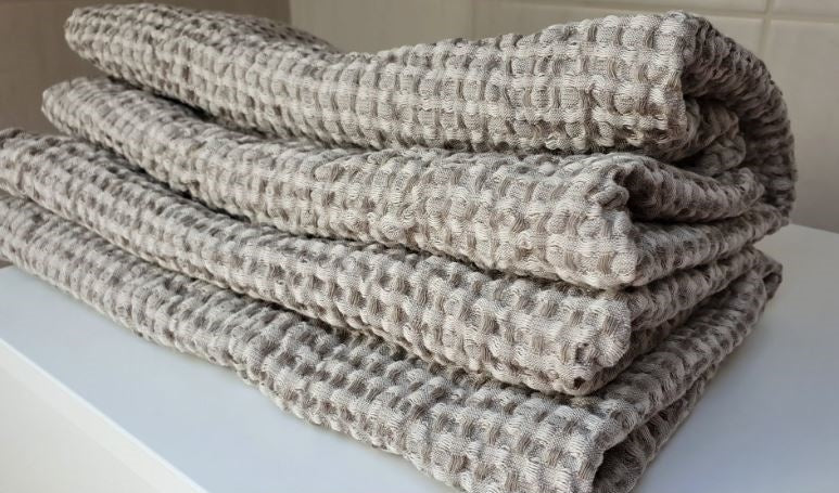 Saunahandtuch 70x140 cm grau-weiß aus Halbleinen von Namu Tekstile 