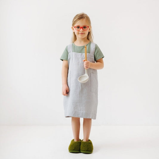 Leinenschürze Pinafore für Kinder in Hellgrau vom Hersteller Linen Tales