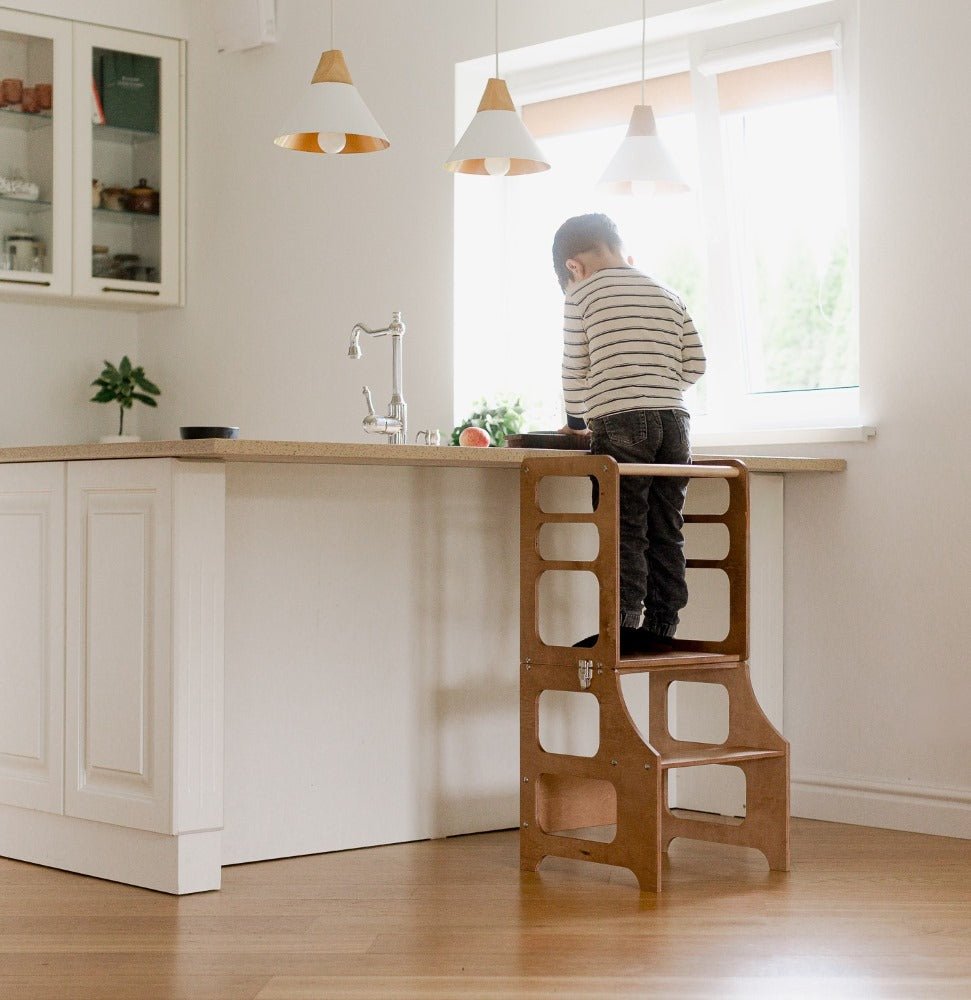 Lernturm multifunktional in Retro-Edition vom lettischen Herstellers Duck Woodworks
