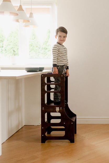 Lernturm multifunktional in Retro-Edition vom lettischen Herstellers Duck Woodworks