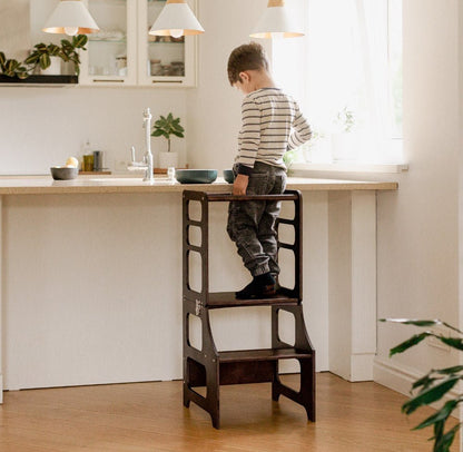Lernturm multifunktional in Retro-Edition vom lettischen Herstellers Duck Woodworks