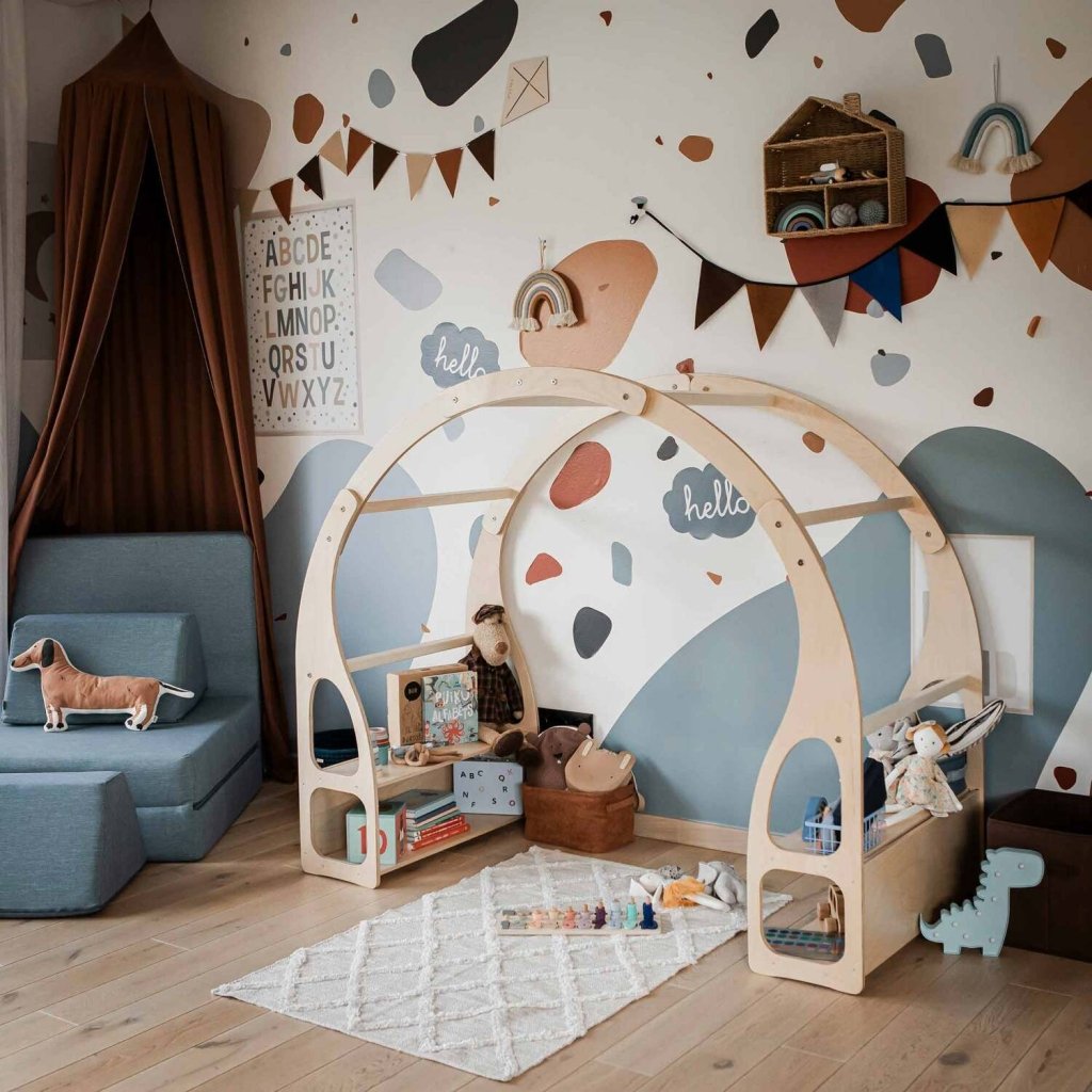 Montessori Spielbogen im skandinavischen Design des lettischen Herstellers Montessori House Bed