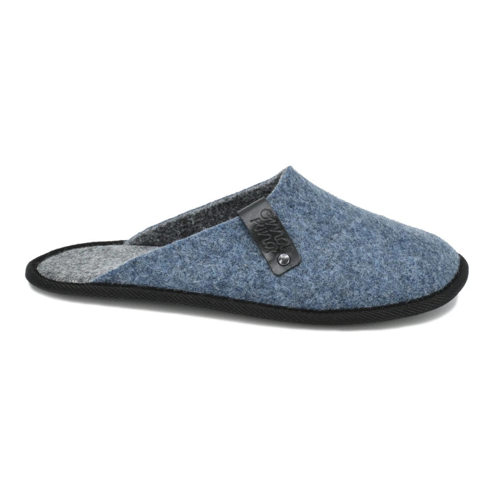 Seitenaufnahme von Navi Hausschuh Blau aus recyceltem Filz des Herstellers OmaKing