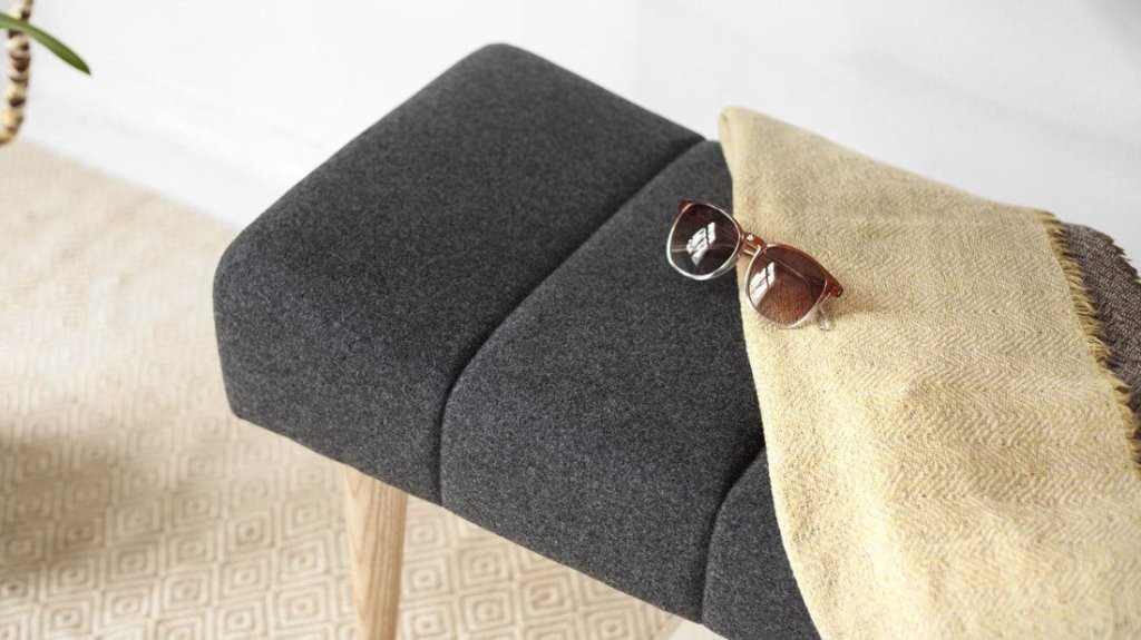 Polsterhocker FREY in skandinavischem Design von Oot-Oot