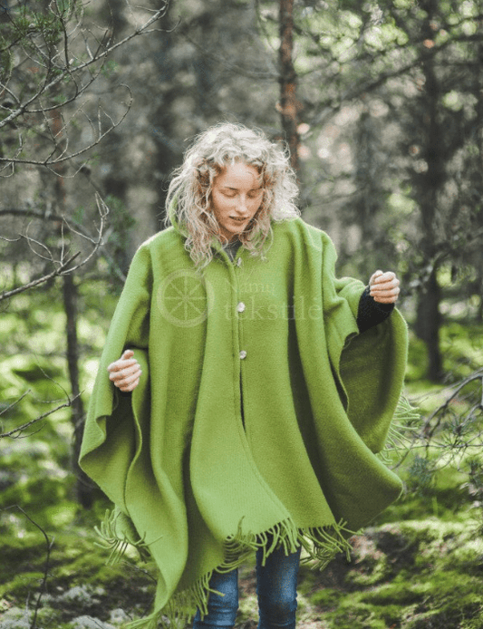 Poncho aus Wolle mit Kapuze - noor disain