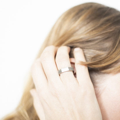 Ring Plico aus Edelstahl des estnischen Schmuckdesignlabel Lentsius 