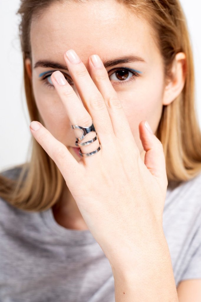 Ring Versus aus poliertem Edelstahl des estnischen Schmucklabels Lentsius