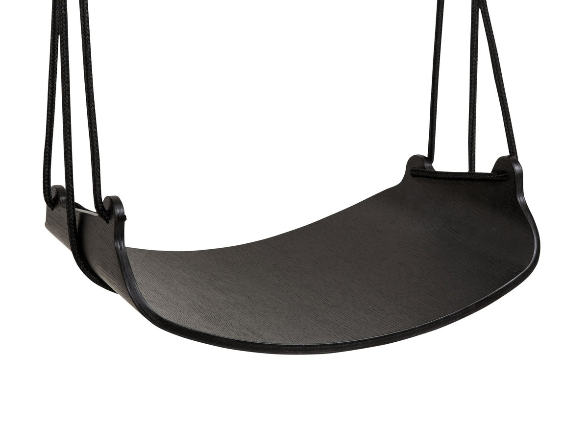 Detailaufnahme Schaukel TUULAR in Chwarz des estnischen Herstellers Tarmko; Design: Elmet Treier