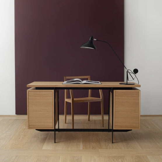 Schreibtisch in skandinavischem Design: Schreibtisch CONTE mit zwei Containern des lettischen Herstellers Mint Furniture