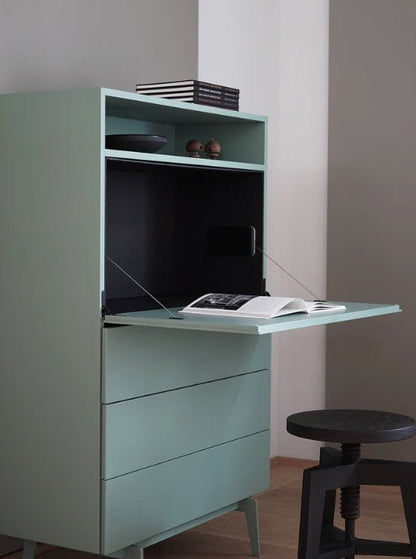 Sekretär Rombi im skandinavischen Design des lettischen Herstellers Mint Furniture