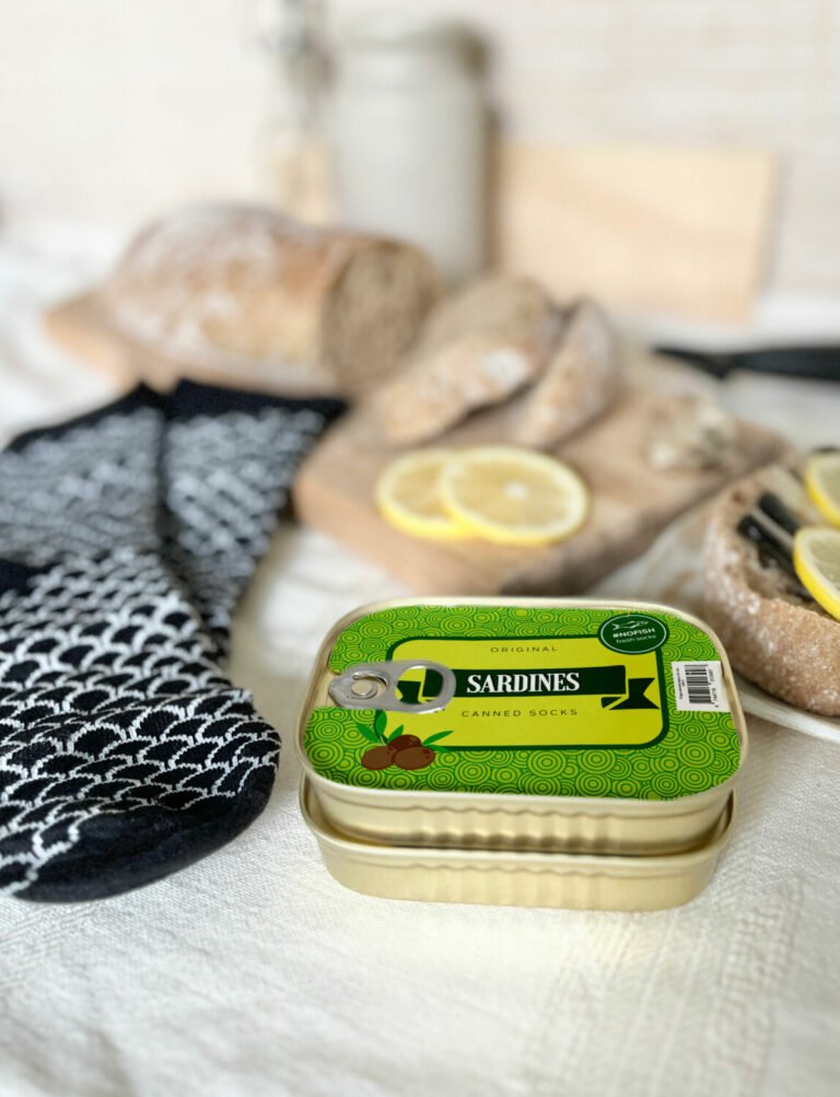 Socken in Sardinendose - noor disain
