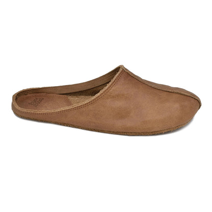 Einzelstück Sulbi Slippers aus recyceltem braunem Leder freigestellt von der estnischen Firma OmaKing
