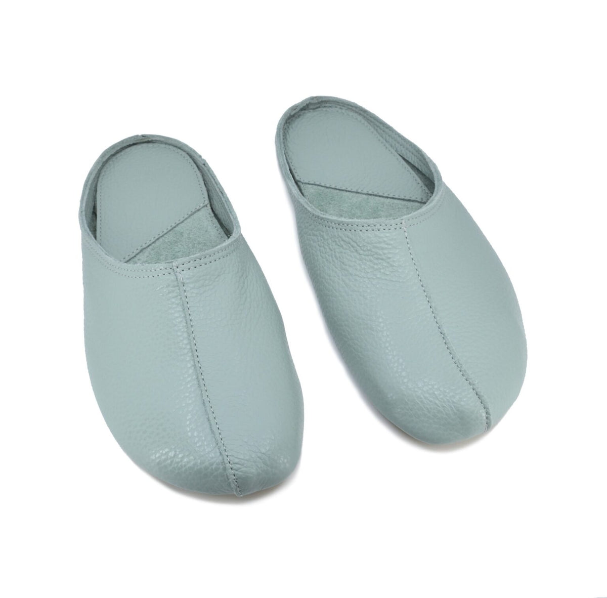 Sulbi Slippers aus recyceltem Leder in der Farbe Mint freigestellt von der estnischen Firma OmaKing