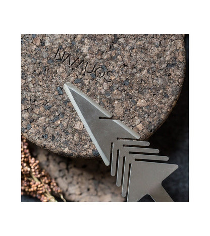 Tortenheber KIEFER, Design in Form eines stilisierten Nadelbaums, Edelstahl, hochwertig, Kanten als Tortenmesser zu nutzen, handgemacht in Litauen, noor disain