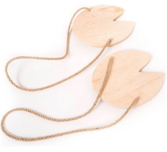 Trittsteine aus Holz am Seil für Kinder vom lettischen Hersteller Duck Woodworks