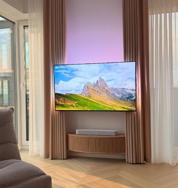 TV-Sideboard FLOATY CURVED Eichenfurnier des estnischen Herstellers Radis
