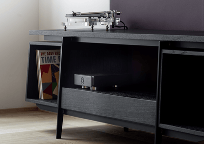 Vinyl-Konsole CONTE in schwarz bgebizter Eiche mit Hifi-Anlage, Hersteller: Mint Furniture