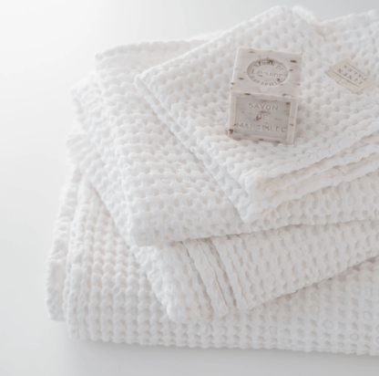 Waffelpiqué-Handtuch in Weiß aus Leinen-Baumwoll-Stoff des litauischen Herstellers Linen Tales