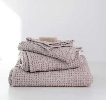 Waffelpiqué-Handtuch in Altrosé aus Leinen-Baumwoll-Stoff des litauischen Herstellers Linen Tales