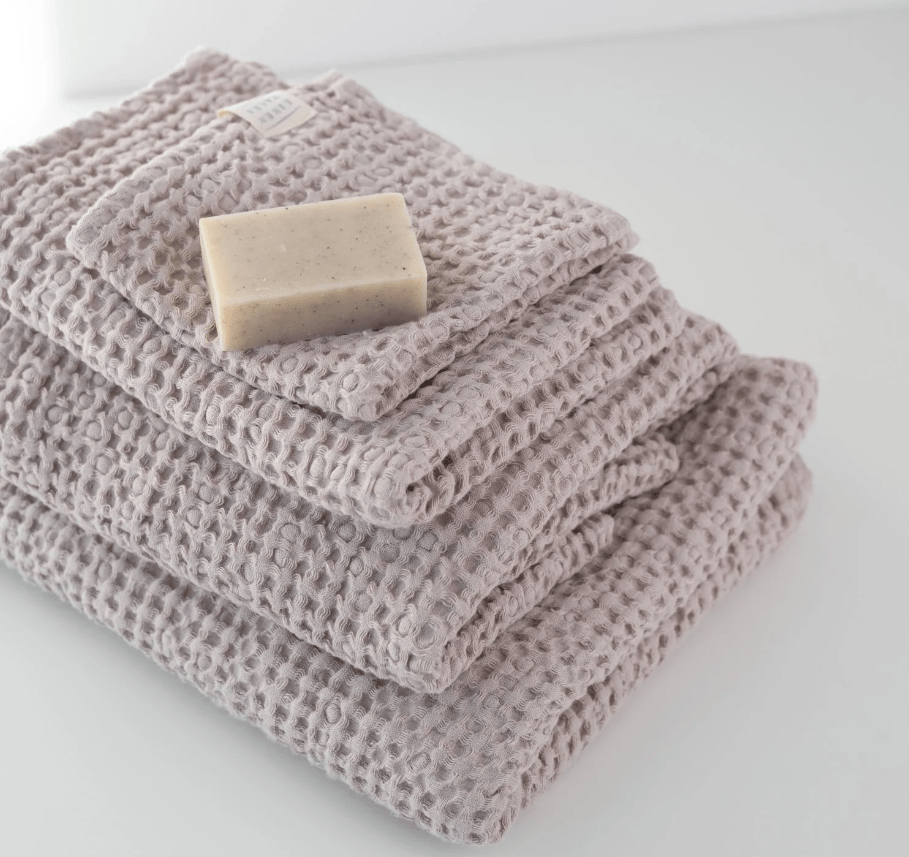 Waffelpiqué-Handtuch in Altrosé aus Leinen-Baumwoll-Stoff des litauischen Herstellers Linen Tales