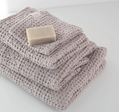 Waffelpiqué-Handtuch in Altrosé aus Leinen-Baumwoll-Stoff des litauischen Herstellers Linen Tales